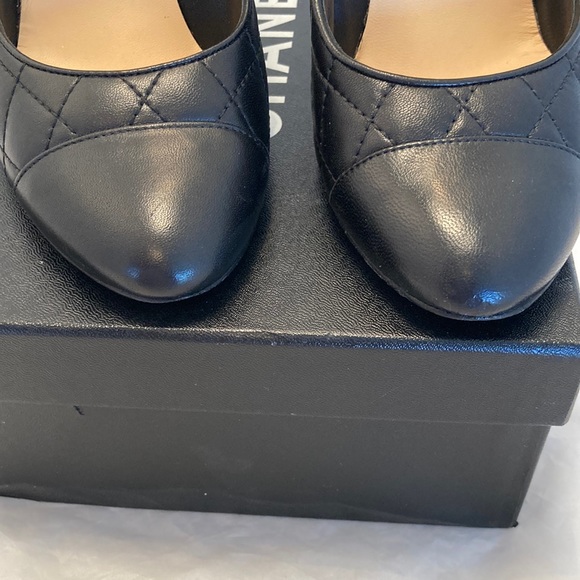 AUTHENTIC CHANEL Escarpins Quilted Classic Pump 39 - Picture 14 of 16